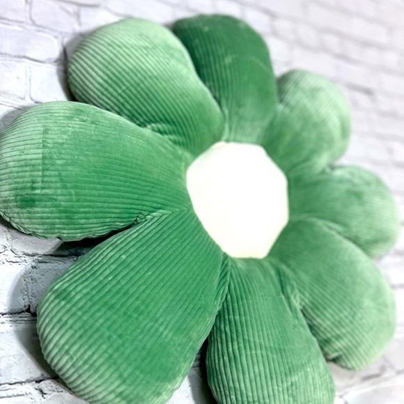 🌼Flower Pillow - Green & Cream - Picture 4 of 5